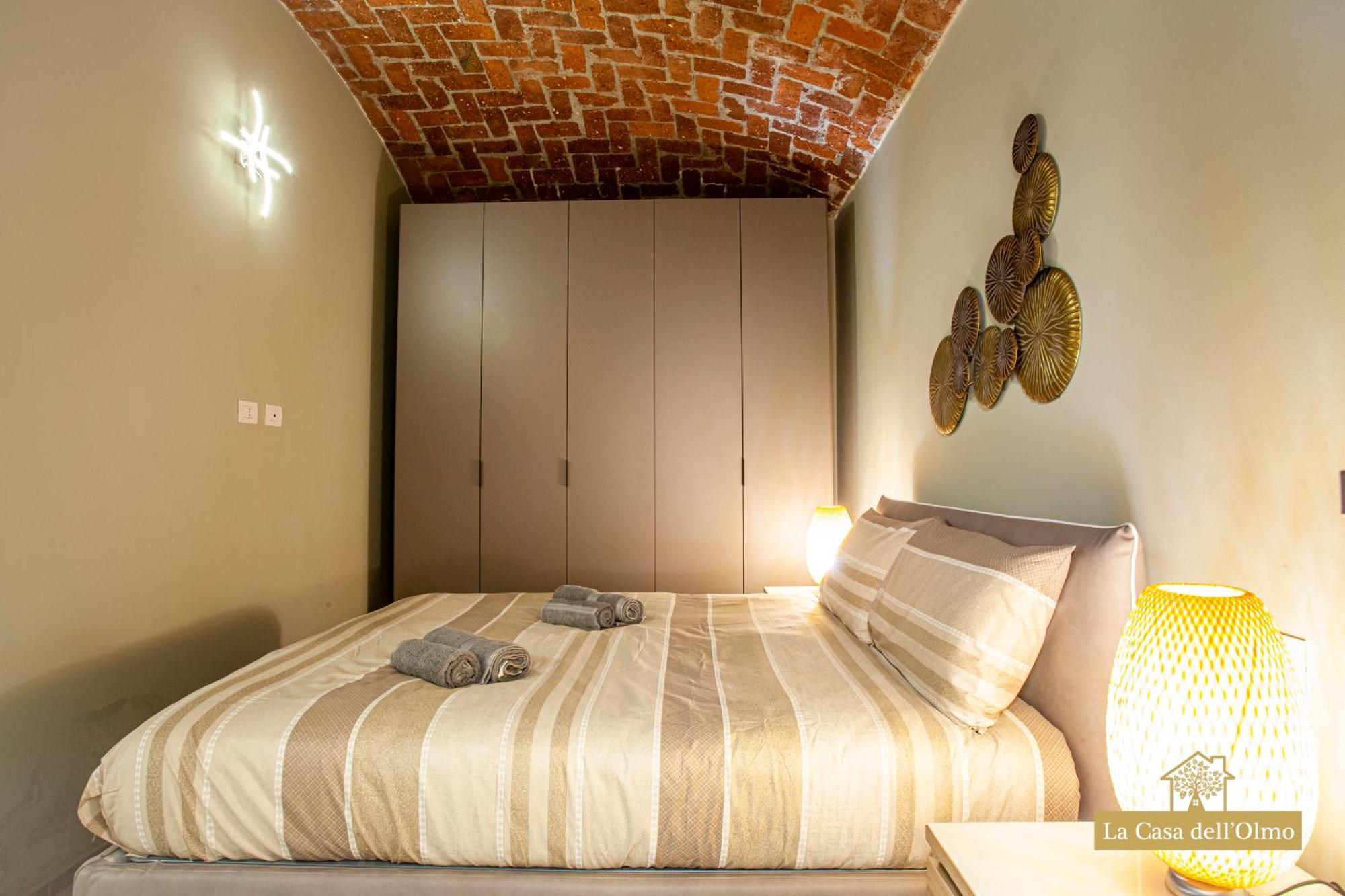 La Casa Dell'Olmo - Suite Apartment クーネオ エクステリア 写真